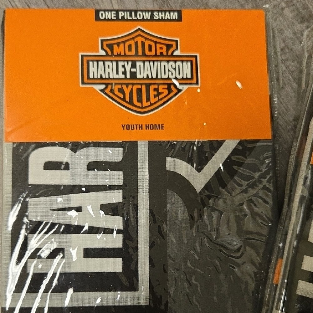 Harley-Davidson Pillow Shams (2) – Black & Gray Logo Bedding Set NIP Racing Flag - Picture 8 of 9
